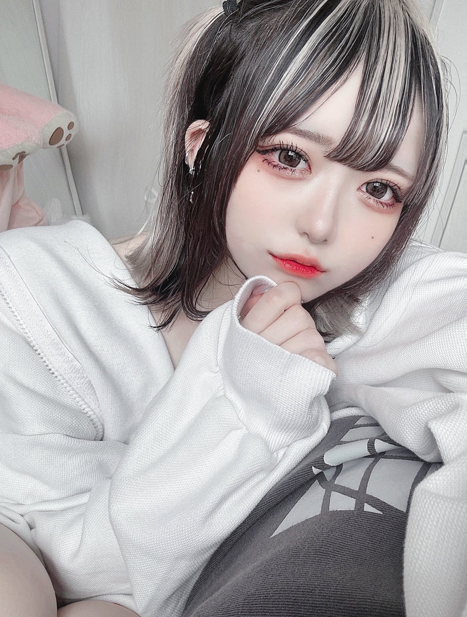 Liii_Riii's tweet photo. 本日、誕生日を迎えました🐝
これからもよろしくお願いします🍯 https://t.co/ZpLNODPlmf