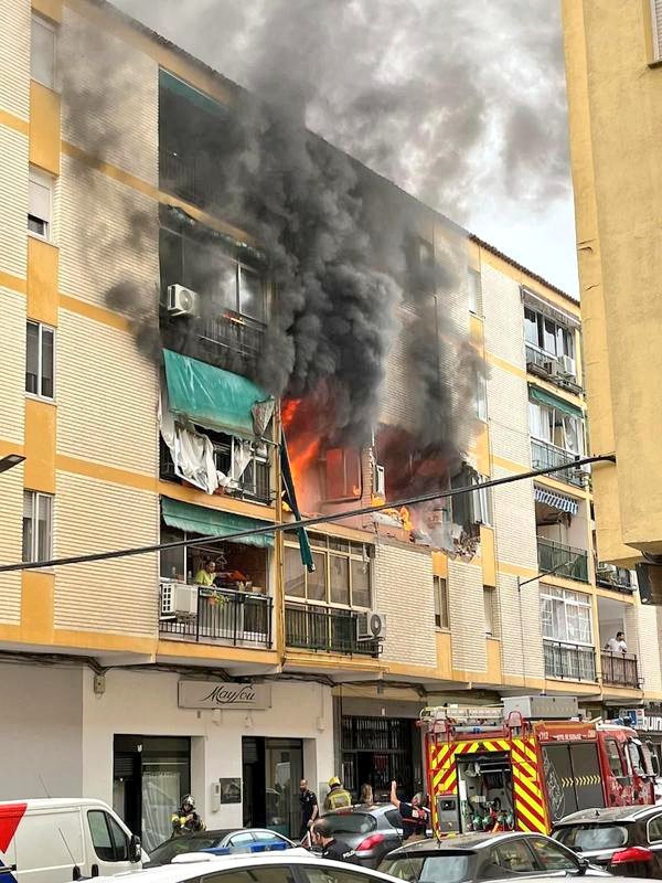 gorka581's tweet photo. Badajoz
Explosión en vivienda
Según medios de comunicación al menos dos policías y un bombero heridos

Pronta recuperación a l@s afectad@s

Fotos de Redes Sociales https://t.co/2IJlUx5GEZ