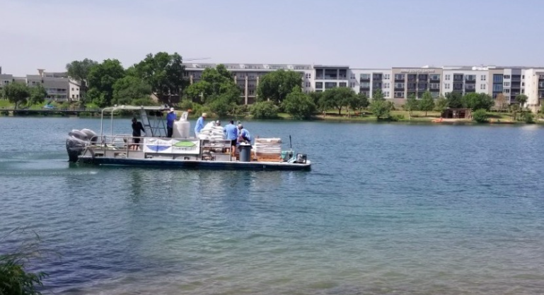 Next week (June 5-8), we'll be treating Lady Bird Lake at Red Bud Isle & east of I-35 with lanthanum-modified bentonite. This clay material reduces the amount of phosphorus that serves as a key food source for harmful algae. (1/3)