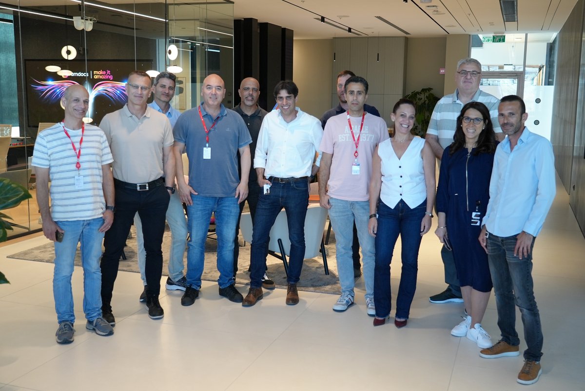 Amdocs's tweet photo. We recently had the privilege of hosting Cellcom at the Amdocs Experience Center, where we delved deep into the world of #5G. The agenda was brimming with insightful sessions showcasing Amdocs' cutting-edge 5G approach and solutions. See you again soon! #AmdocsExperienceCenter https://t.co/Ht2EFYri98