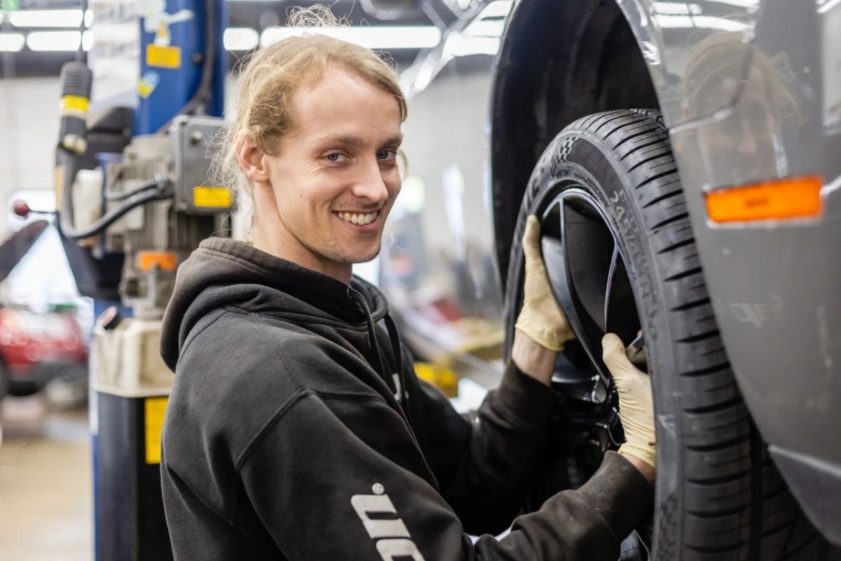OrmsbyAuto's tweet photo. Quality auto repair starts with quality technicians. Our team is full of dependable mechanics ready to assist! Visit our website to schedule an appointment. 

https://t.co/4mG9oIqM5m https://t.co/GgfKBBPbUt