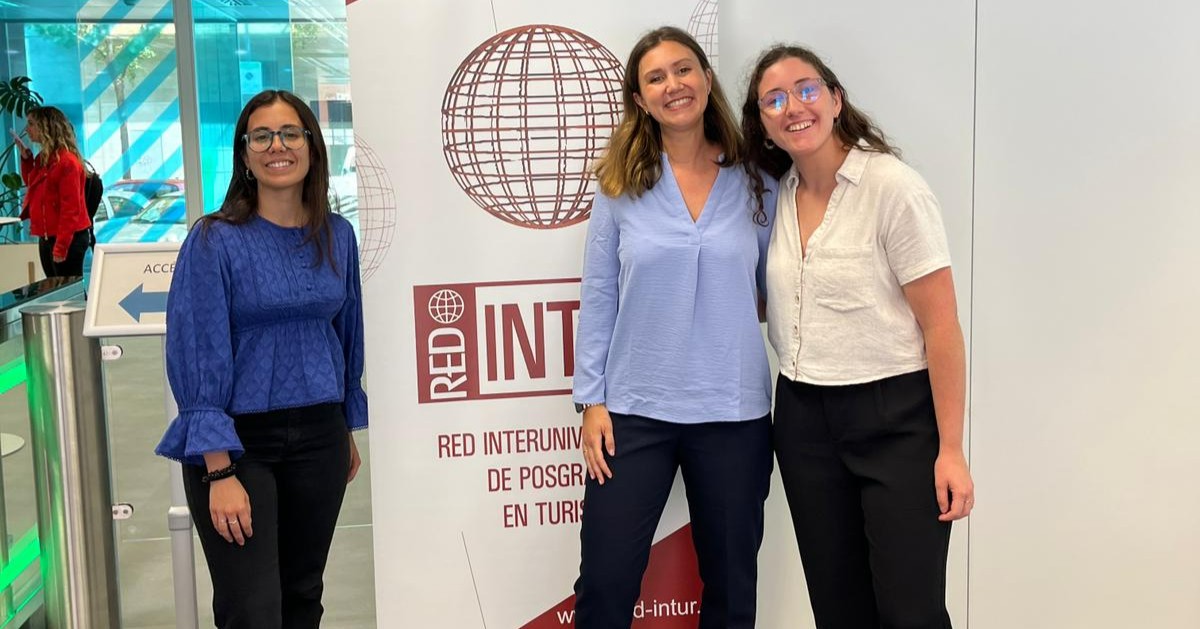 👉El passat 17 de maig les tres professores i investigadores del CETT:  @MartaSAlmela , Anaïs Cavallin i Núria Guitart @GuitartNuria van assistir i presentar les seves investigacions a la Jornada, organitzada per la @RED_INTUR juntament amb la @UOCuniversitat 

#ThroughResearch