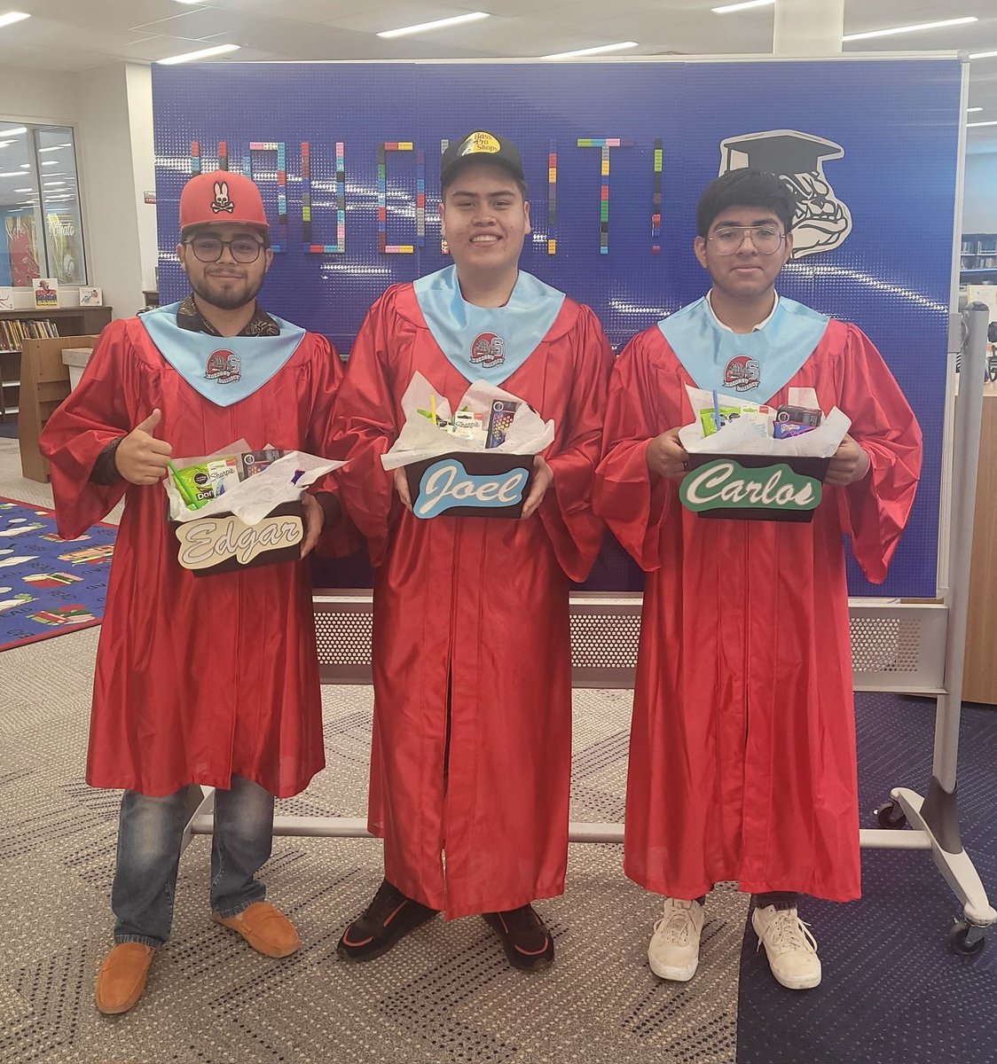 I am so proud of these three gentlemen. They worked hard to stay on the path to graduation, and they made it!🎓🐾
#onceabulldogalwaysabulldog
#futureissobright
@NRodriguez_LMS
@Socorro_HS1
@PFranco_SHS @EOlivas_SHS @ry_garcia12 @LAlfaro_SHS