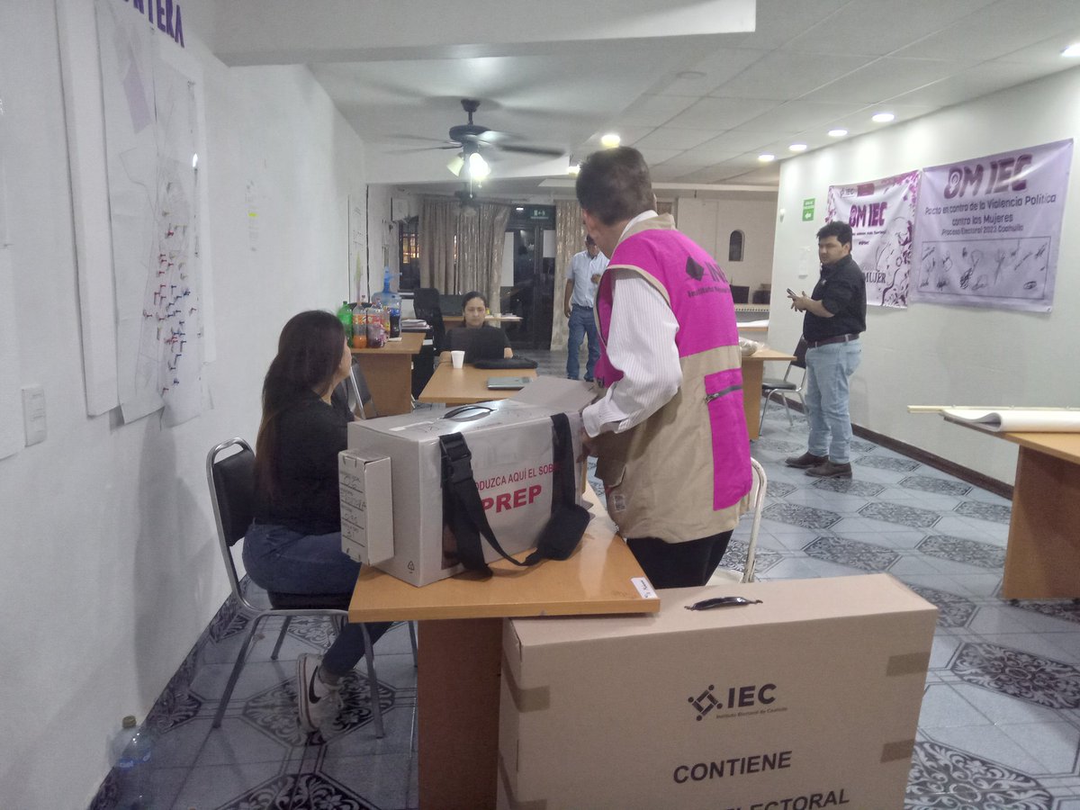 CM_Frontera's tweet photo. El día de ayer dimos por concluida la entrega de paquetes electorales a los Presidentes y Presidentas que estaran ejerciendo sus funciones durante la jornada este próximo 4 de junio. #VasAVotarOQue https://t.co/XKTT3JNYph