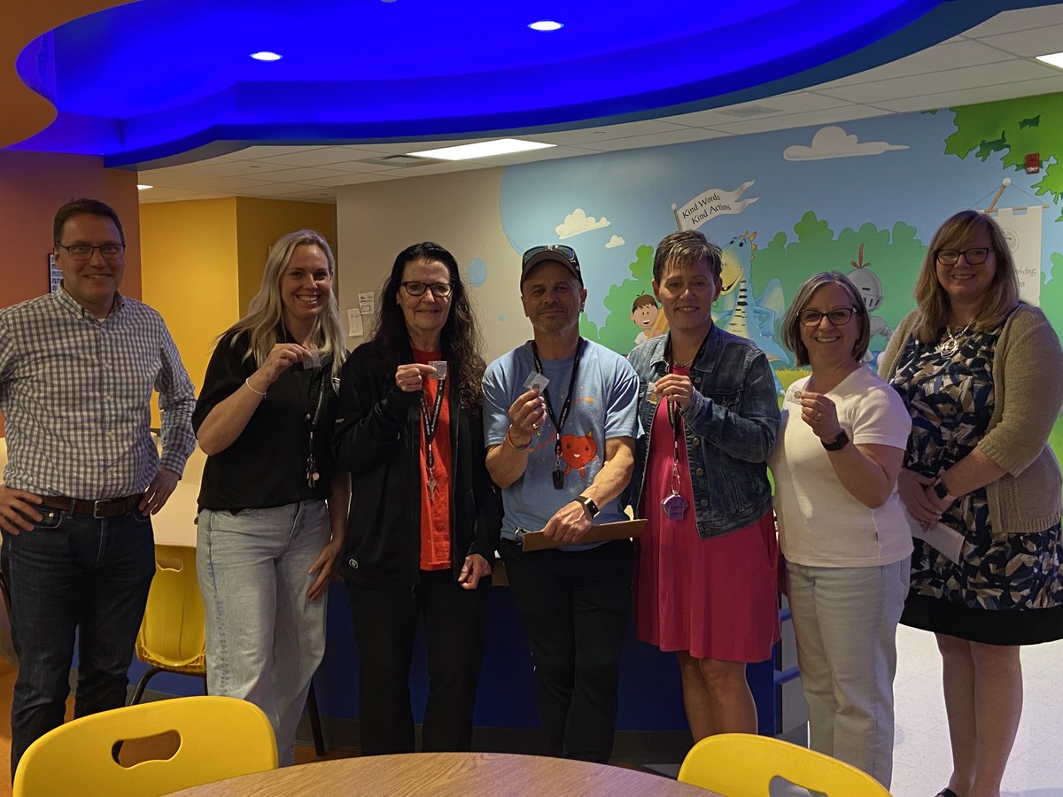 StDominicOCSB's tweet image. Last Friday, we celebrated 5 wonderful educators who have a combined 110 years of service with the #ocsb.  Congratulations to Mrs. C (that's Mrs. S standing in for Mrs. C), Mrs. K, Mr. P, Mrs. J, and Mme F.  #beCommunity @NicolaBenton2