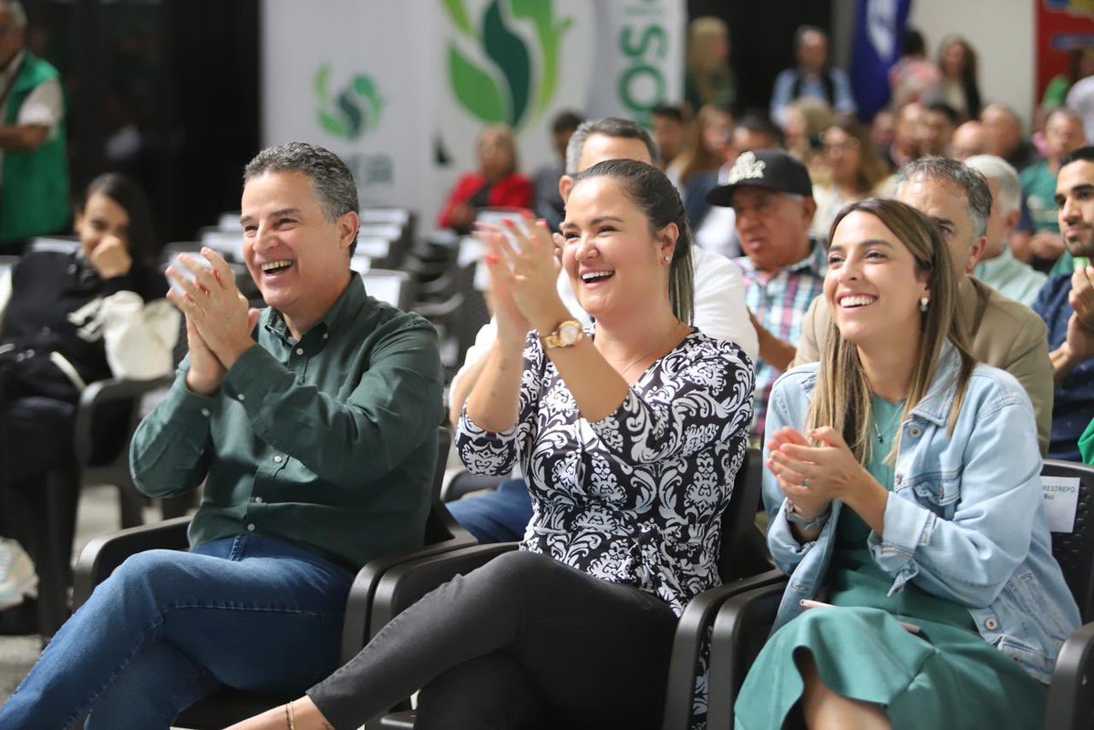 ¡Estamos convencidos que el ciclismo transforma la VIDA de nuestros jóvenes! 

El deporte es: disciplina, trabajo en equipo y responsabilidad; valores fundamentales para vivir en armonía ¡Sobre ruedas superamos los límites y alcanzamos metas! 💚🚴🏻‍♀️🚴🏻‍♂️

#AntioquiaEnBici