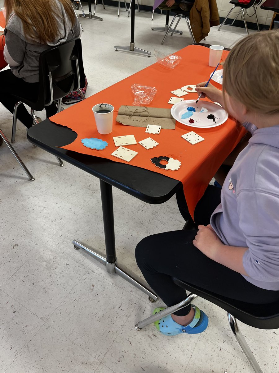 MsBaerELA's tweet photo. We’re painting birdhouses today at @BryanCountyMHS Summer Experience! 🪺 https://t.co/tHGlEd7j0a