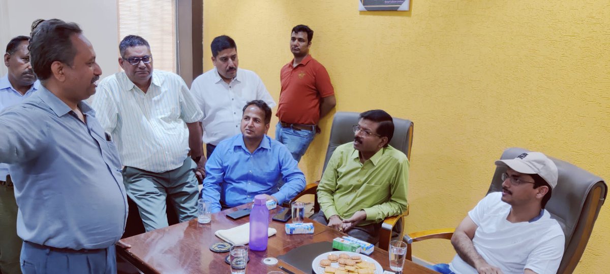 MPCCIGWL's tweet photo. MPCCI का नवाचार
मप्र चैम्बर ऑफ़ कॉमर्स द्वारा ओधोगिक क्षेत्र की
समस्याओ के निराकरण के लिए नवाचार करके
प्रारम्भ किया गया पड़ाव चैम्बर
के बढ़ते कदम
निगमायुक्त श्री हर्ष सिंह MPCCI के अनुरोध पर पहुंचे टीम के साथ महाराजपुरा ओधोगिक क्षेत्र , दिए आवश्यक निर्देश, कार्य प्रारंभ https://t.co/0zbiApDA9V