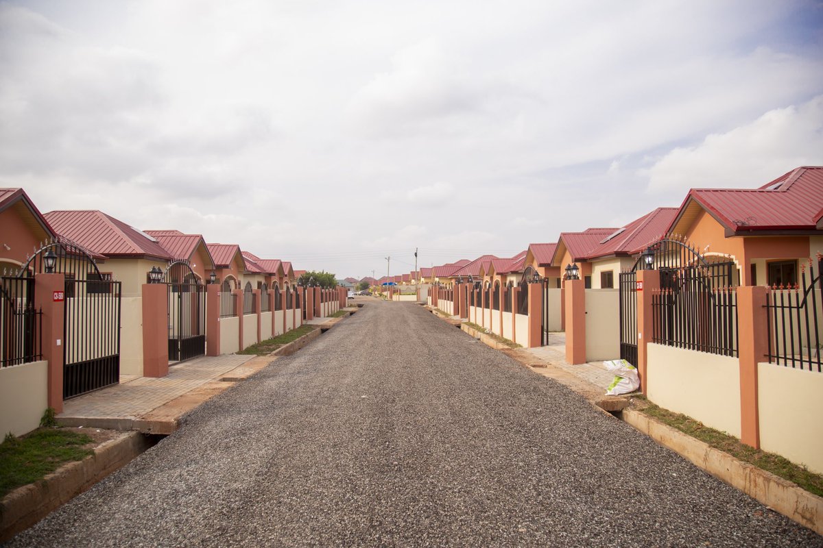 EstateLakeside's tweet photo. Let’s reintroduce you to the SHELL- Our 2bedroom standard home inside Lakeside Hills.

Measuring 85 square meters, the Shell is the ideal home for all young professionals and growing families that desire to like in a secure gated community! 

Visit https://t.co/hOnqNVAZyF https://t.co/zDvedAEq58