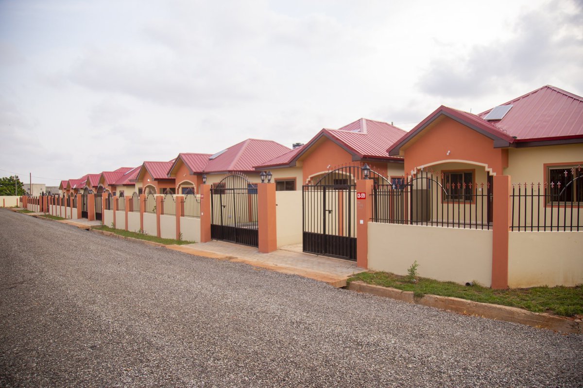 EstateLakeside's tweet photo. Let’s reintroduce you to the SHELL- Our 2bedroom standard home inside Lakeside Hills.

Measuring 85 square meters, the Shell is the ideal home for all young professionals and growing families that desire to like in a secure gated community! 

Visit https://t.co/hOnqNVAZyF https://t.co/zDvedAEq58