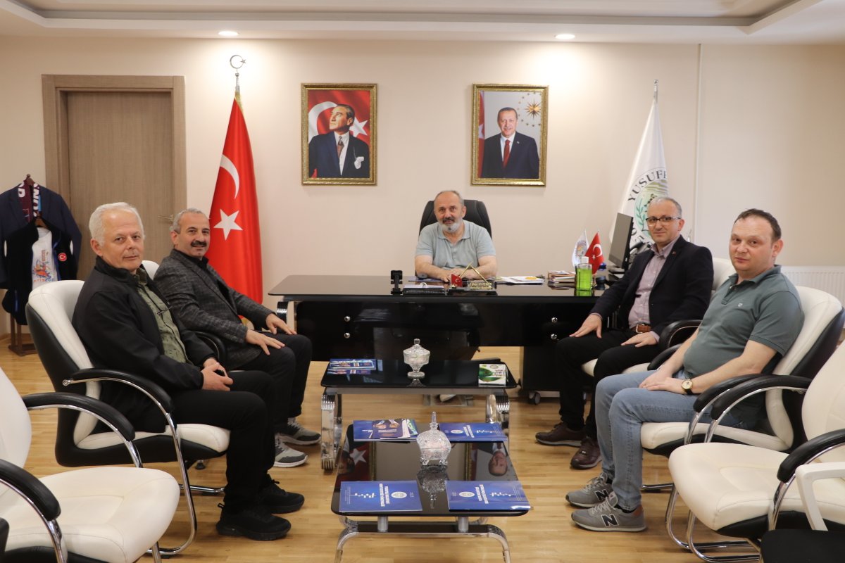 eyupaytekin's tweet photo. Doğu Karadeniz Belediyeler Birliğinden kıymetli Genel Sekreterimiz ve misafirlerimizi Belediyemiz de misafir ettik.
Nazik ziyaretleri için teşekkür ediyorum.
https://t.co/opgrZmpXjh
#DoğuKaradenizBelediyelerBirliği #DKBB https://t.co/d8G40wnnw7