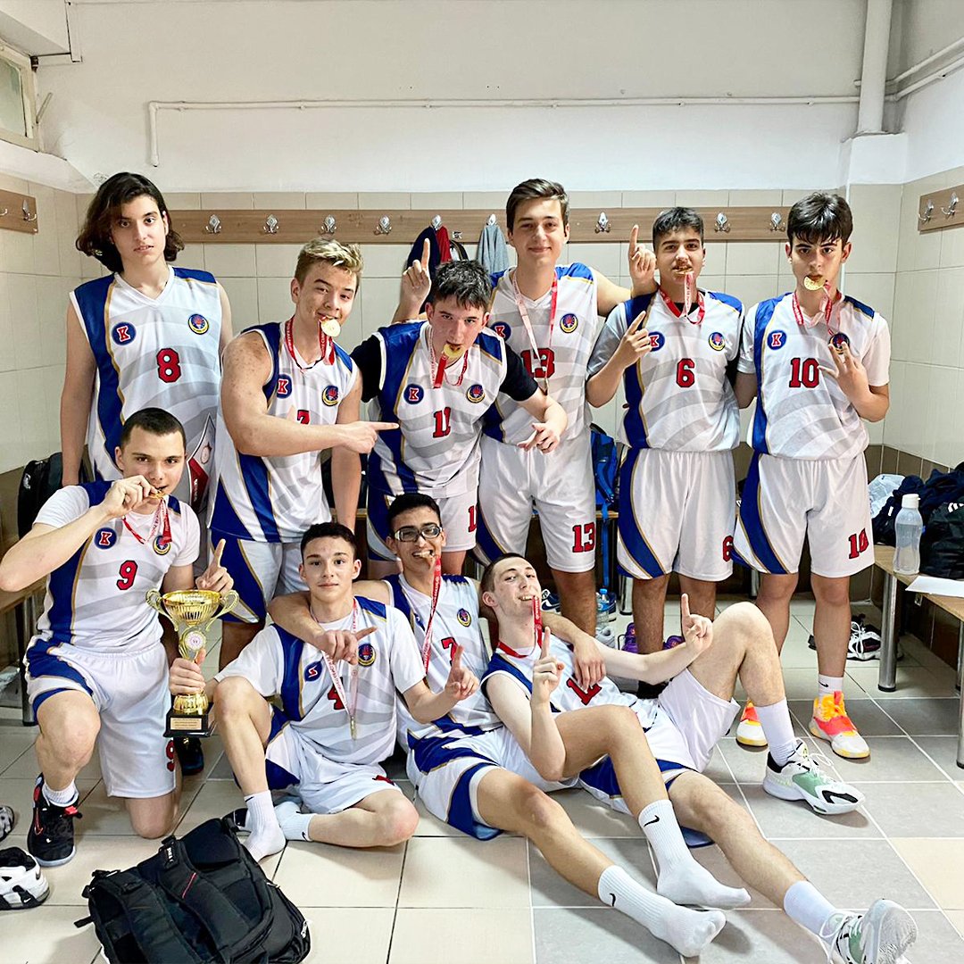 tededirnekoleji's tweet photo. 2022-2023 Eğitim Öğretim Yılı Okullar Arası Basketbol Turnuvasında mücadele eden Lise Erkek Basketbol Takımımız, Gençler B Kategorisinde "Edirne Birincisi" oldu. Öğrencilerimizi tebrik ediyoruz. 🧿 #TEDEdirneKoleji https://t.co/UmvqqoW7FL