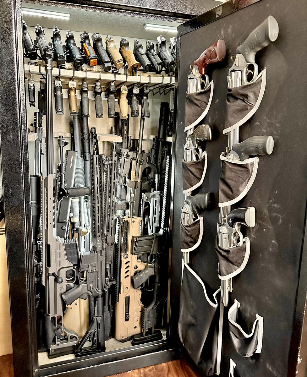 Ur_a_Smartass_C's tweet photo. Friend who doesn’t know I’m a gun owner.

Friend: You aren’t worried about another home invasion.

Me: Nah, I have Jesus.

Meet Jesus https://t.co/TD5TehsRed