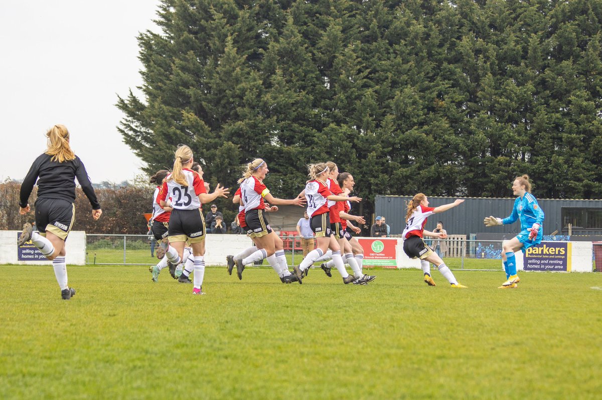 EnglandFootball's tweet photo. Trophy lifts ✅
Celebrations ✅

With over 100 entries, admin has nailed it down to the final 4️⃣, but only one can become our June header…

1️⃣- @StMargaretsOBFC 
2️⃣-  @ActoniansLFC 
3️⃣- @wokingfcwomen 
4️⃣- @KeynshamLFCU14