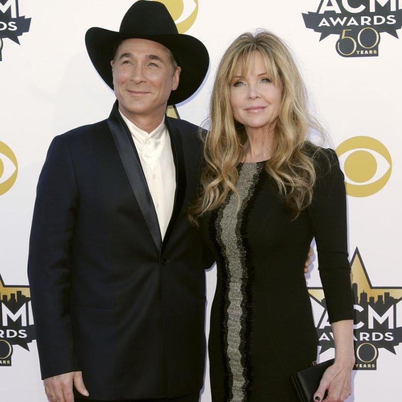 Happy Birthday To Lisa Hartman Black! 