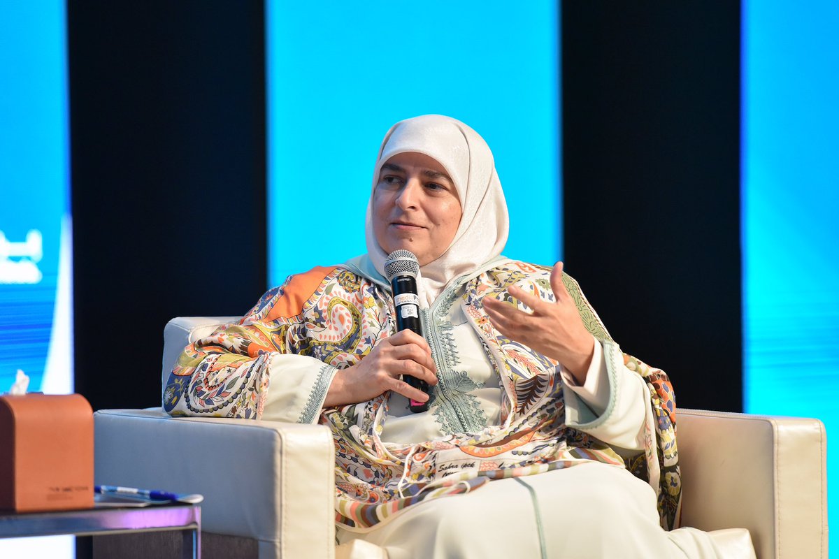 QatarDebate's tweet photo. سيولة العلاقات, وهشاشة العلاقات الأسرية في ظل تحديات العولمة التي نواجهها… هذا ما ناقشناه في الحلقة الخامسة من #واحة_الحوار، مع أ. د. حسين محادين و د. هبة عزت.

#مناظرات_قطر https://t.co/7mXgVrAtxX