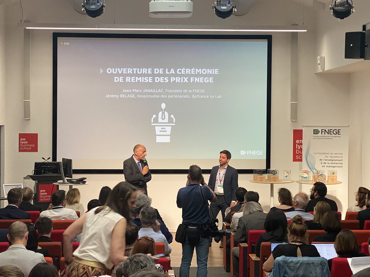 C’est parti pour la cérémonie de remise des prix <a href="/ActuFNEGE/">FNEGE</a> !