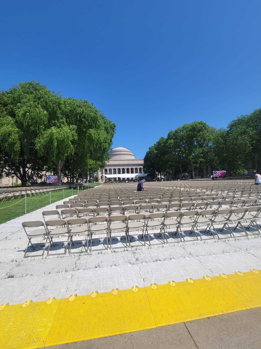 What a gorgeous day for Commencement. #MIT2023