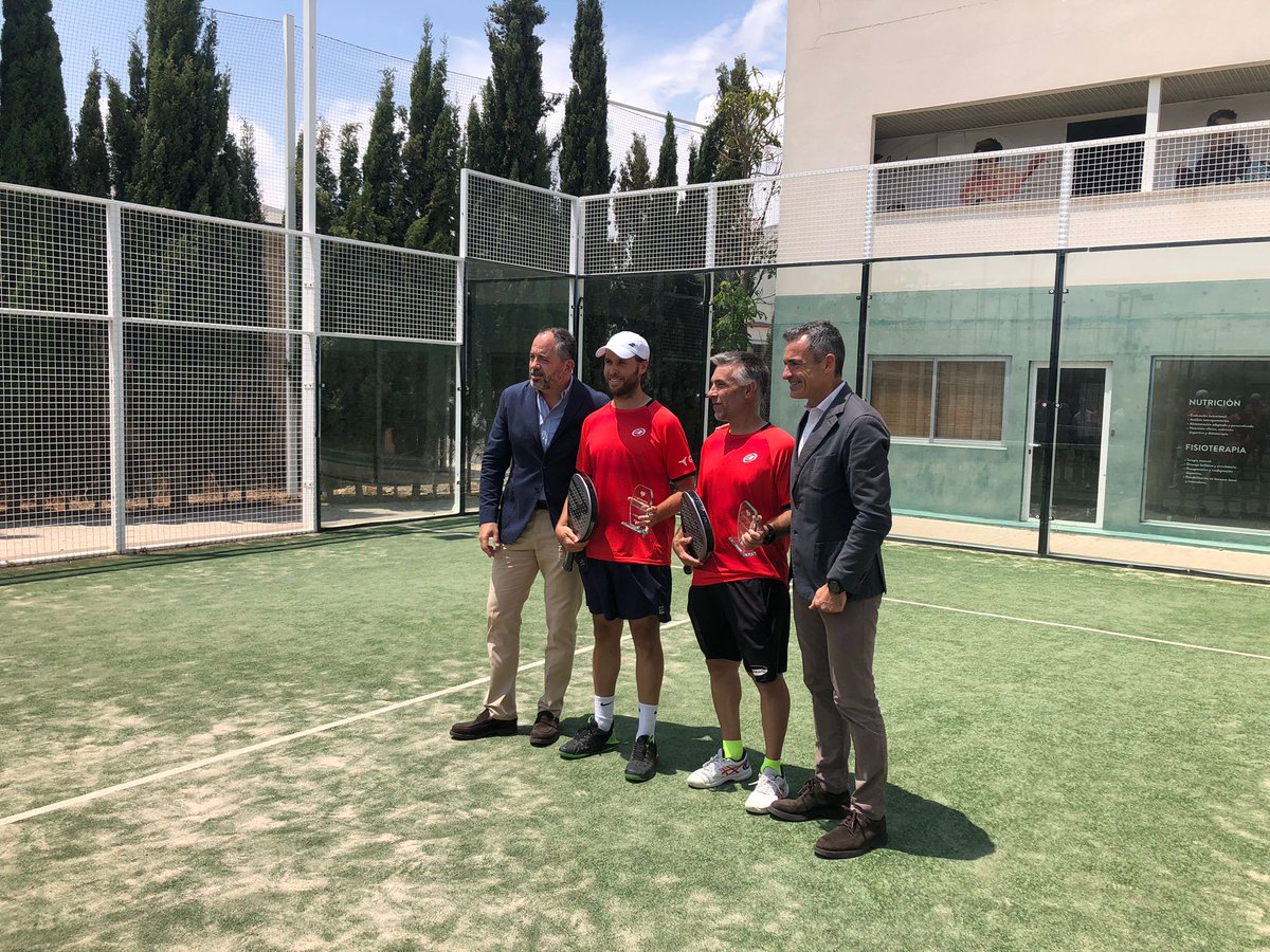 FebrerSeguros's tweet photo. Jornada de trabajo diferente 😁 
Torneo de mediadores de @SegPlusUltra! Enhorabuena a nuestros compañeros @FebrerAlfonso y Nacho Serena por alzarse con el título 🏆🏆 https://t.co/f2WEhXGSpc