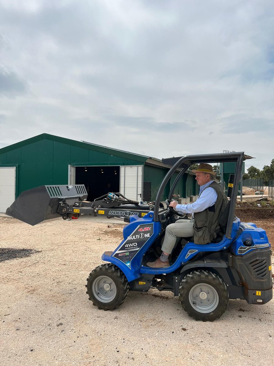 greenmowers_es's tweet photo. GREEN MOWERS a través de nuestro distribuidor DOMARCO MAQUINARIA Y MONTAJES, entrega de una #Multione 4.2 con accesorios
https://t.co/smcJXikOMN
#maquinariaagricola #maquinaria #agricultura #agricola https://t.co/hfi6WC9w12