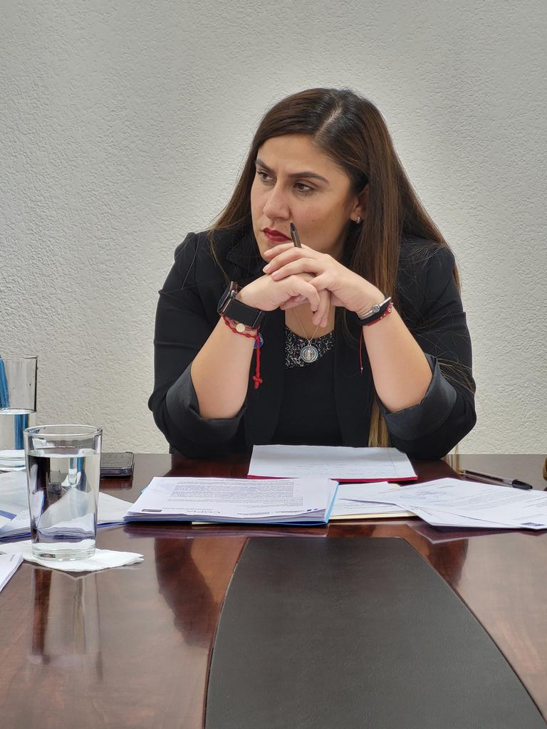 Reunión con autoridades del Fondo Para la Vivienda y el respresentante de la empresa constructora de viviendas para tratar el tema del avance de  la construcción de algunas viviendas del municipio de Tecpán.