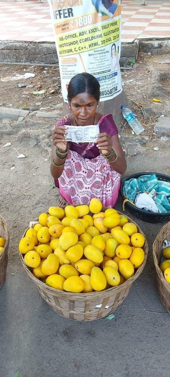 This Adivasi Sister Selling Mangoes On Potey Road,Pen(Maharashtra),A Man Bought Mangoes & Gave Her A Play Note Of 500Rs.

His Activa No. 5541(Upper No. Not Known)

Atleast Spare Poor People From This Thuggery, They Don't Work To Be Rich They Work For Survival.
Pic - @rawan2778