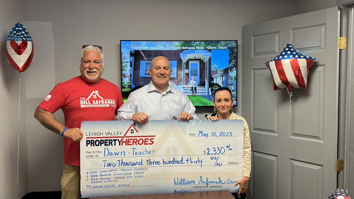 SafranekTeam's tweet photo. When a hero buys or sells a home with the Safranek Team, we make sure everyone gives something back in return for serving our community. Just one way we recognize those that serve.
#teachersareheroes https://t.co/uCMMjBlyzh