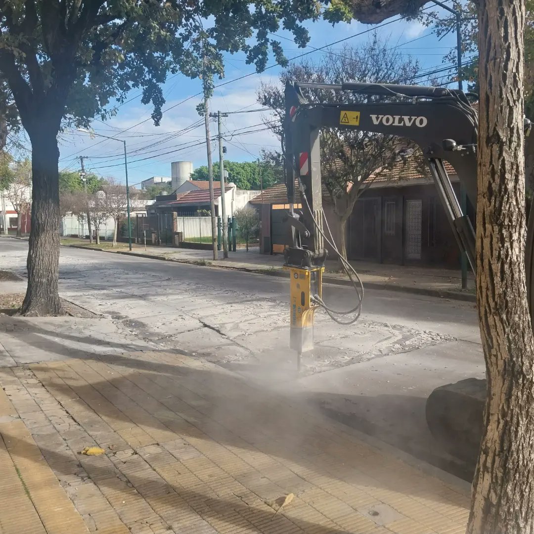 ElOsoFloresSi1's tweet photo. 🚧 Repavimentación de la calle Guido #Beccar 👷‍♂️

Recorriendo la obra que realiza @SanIsidroGob. Estan trabajando en estos días entre las calles Onelli y J. Newbery.

@gustavoposse @PosseMacarena

#sanisidro #unlugardistinto #beccar #obras #viapublica #repavimentación #calle https://t.co/KgQi5OVWzG