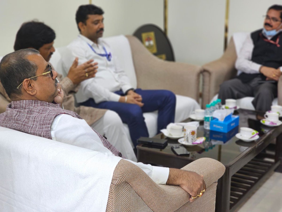 मैंने भारतीय विमानपत्तन प्राधिकरण के सदस्यों (एचआर) और अध्यक्ष और महासचिव एससी/एसटी कल्याण संघ (एएआई) के साथ बैठक की। बैठक के दौरान भारतीय विमानपत्तन प्राधिकरण में अनुसूचित जाति के कर्मचारियों के कल्याण के संबंध में लंबे समय से लंबित मुद्दों पर चर्चा की गई.
#NCSC <a href="/arunhalderncsc/">Arun Halder</a>