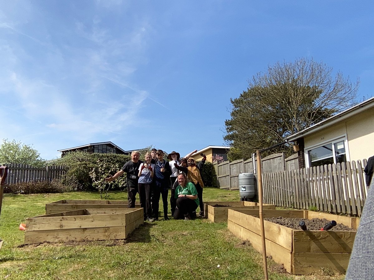 GroundworkYorks's tweet photo. The Selby team have just completed six weeks of #AlternativeCurriculum at @grahamschool in #Scarborough.
The students have all submitted their work to gain a L1 #Horticulture
Thanks also to our funder,@officeforstudents
#outdoorlearning #greenjobs #greenlearning https://t.co/KOUb598CNM