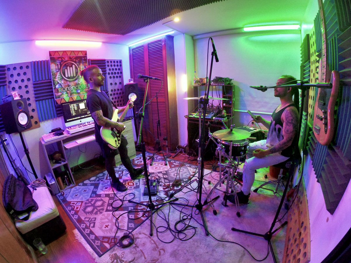 MorenaBeat's tweet photo. #rehearsals @naniguitarra @nanibatero 🎸🥁🎛️  #musiccians #producers #productor #studio #estudio #colombia #colective #music #band #bogota #guitarplayer #fender #stratocaster #drummer #octapad  #gopro https://t.co/z05asKwTh1