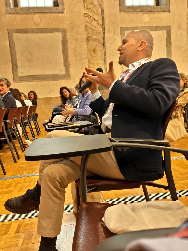 grupobaratz's tweet photo. 📚 "Yo quiero una #biblioteca en la que haya de todo. Que haya profesionales, servicios, colecciones, actividades... Ahora bien, nos hace falta inversión, dinero."

🗣️ @scarArroyo1 

🏷️ #JEID23 https://t.co/PUu9RNVkFY