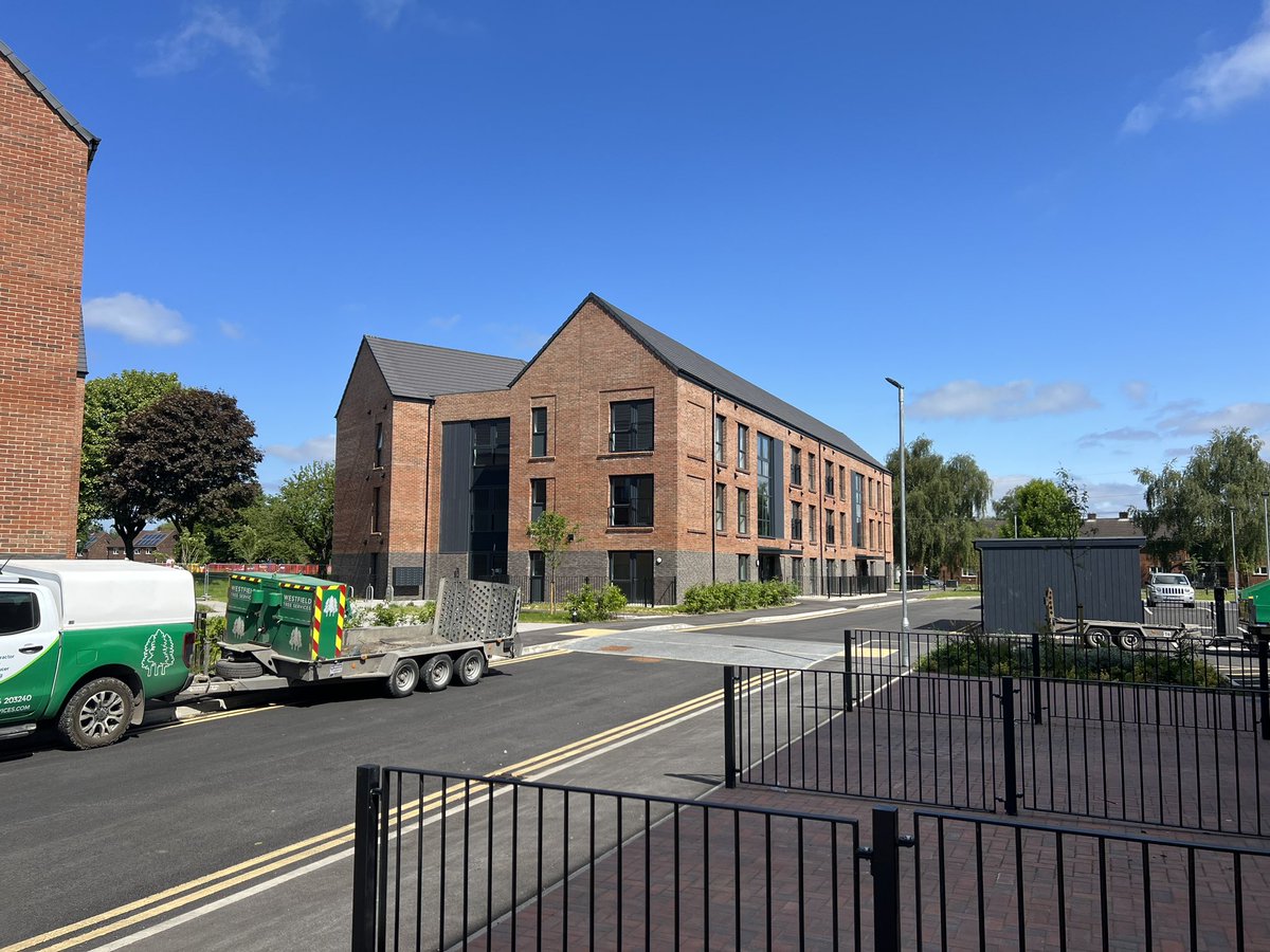 Just popped down to the Community Fun Day in Clifton and had to take a few pictures of the new Council Houses <a href="/yourseddon/">Seddon</a> has built for <a href="/SalfordCouncil/">Salford City Council</a> <a href="/derivesalford/">Dérive Salford</a> Looking fantastic <a href="/SeddonJonathan/">Jonathan Seddon</a> and it was great to see residents and families starting to move in. #❤️Salford