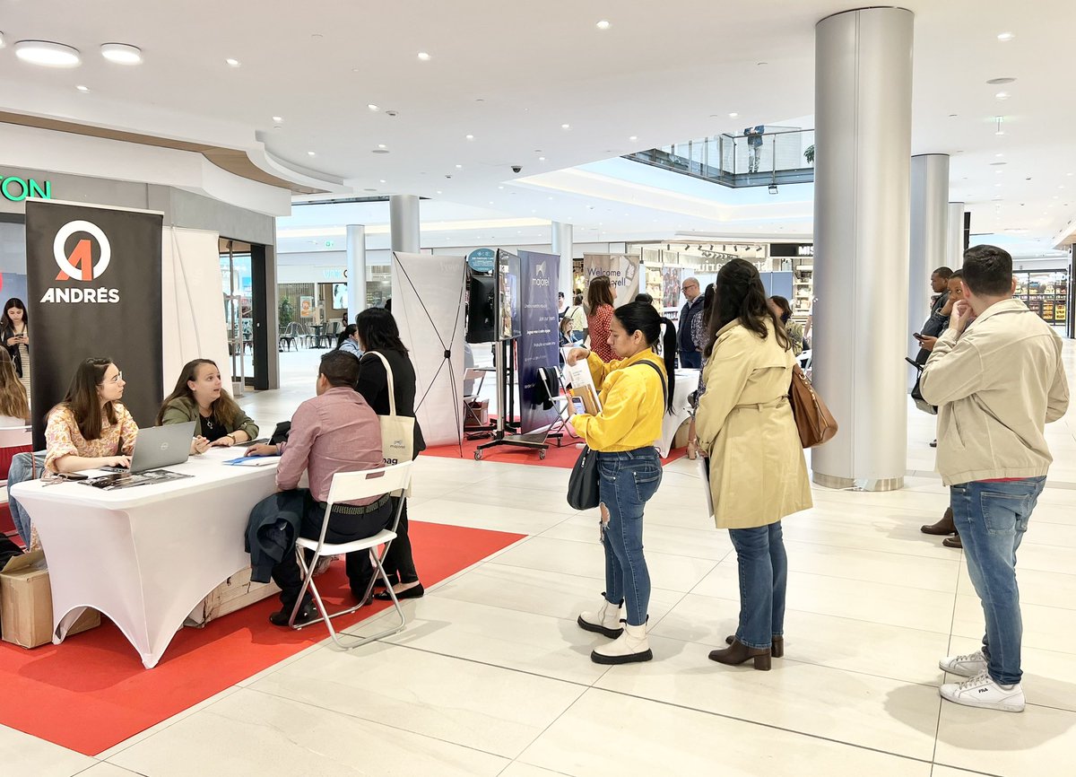 CCElTormes's tweet photo. ¡La 1ª Feria de Empleo ya ha llegado al CC El Tormes! Acércate a lo largo de she jueves, 1 de junio, y descubre qué oferta de trabajo tiene tu nombre! 😉 #trabajoensalamanca
Te esperamos de 👉🏻⏰ 10-14:30//17-21 horas https://t.co/Q6Hpp1KqTz