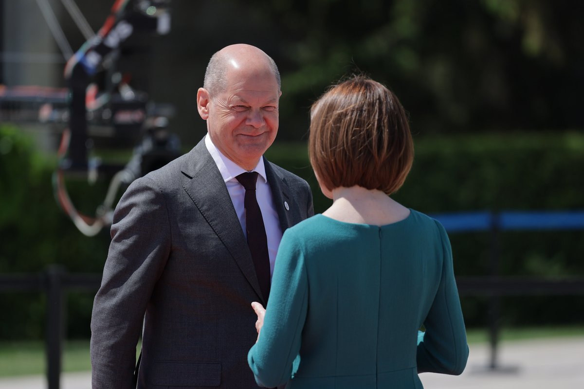 Chancellor @Bundeskanzler was greeted by President @sandumaiamd. Germany is a strong partner to Moldova and the European community at large. For more photos, check #EPCMoldova official Flickr account.