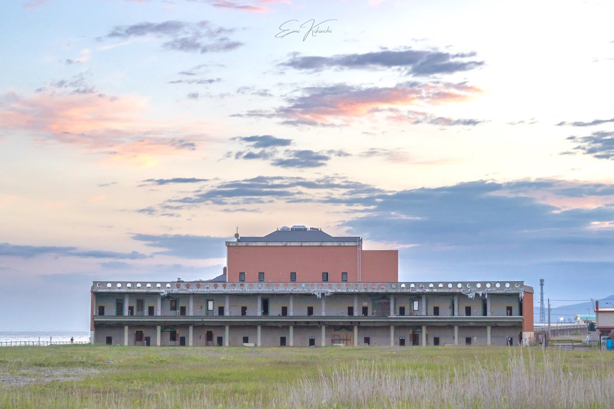 本日の苫小牧の夕暮れ🌛

── 2023/06/01 photographing ──

#北海道 #苫小牧市 #夕暮れ

#canoneoskissx10 #canoneos #canon #canonphotography  #canoncamera #emin_kiss #japan #hokkaido #landscape