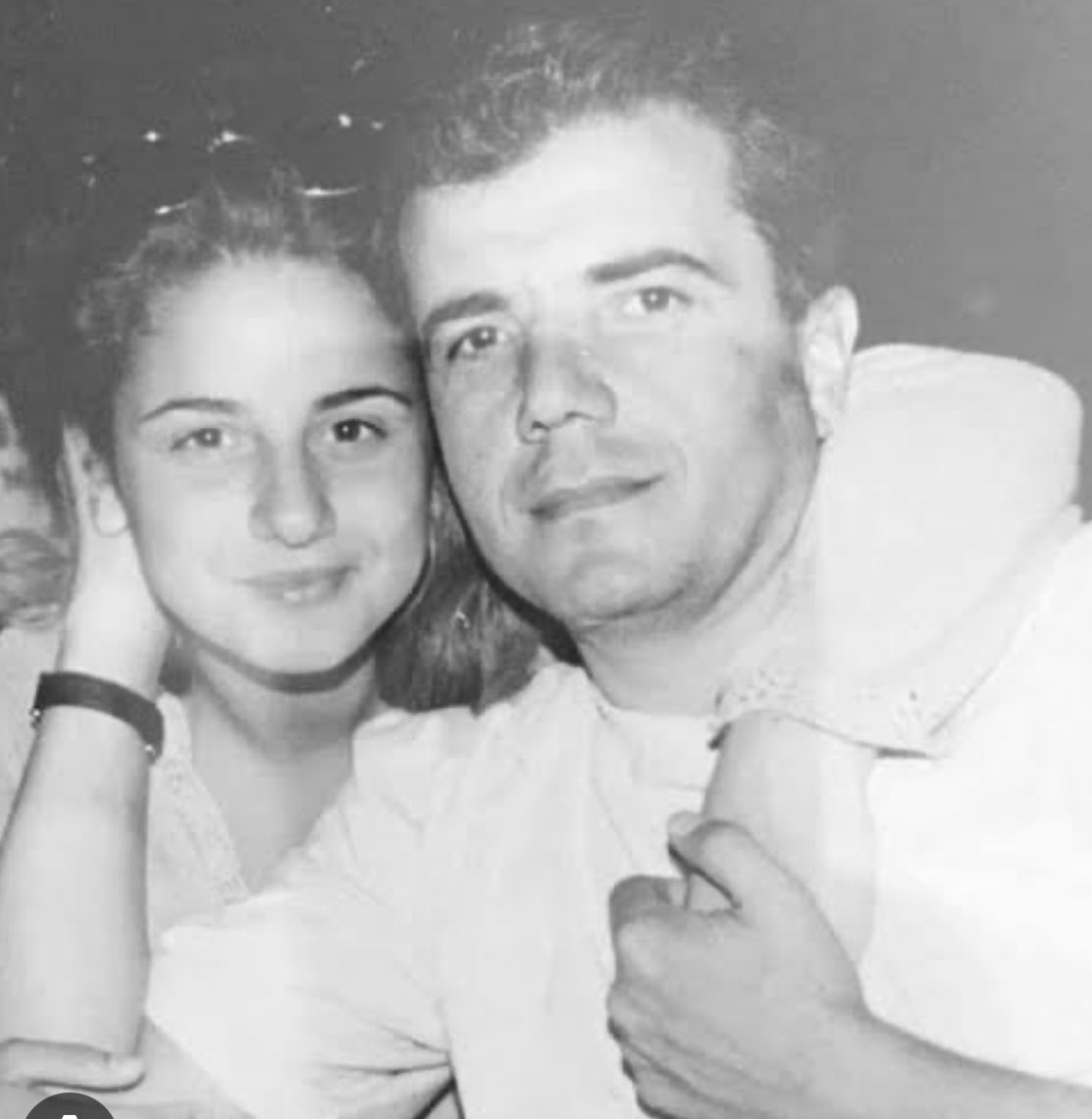 Yaşasaydı  saçlarına ak düşmüş olacaktı, nasıl da yakışırdı. Babamın bugün doğum günüydü. Ruhu şad olsun…