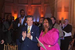 Issuewired's tweet photo. Love Sessoms Honored for Exceptional Contributions to Social Justice at Long Island University’s Annual Fundraising Gala

#Education #Scholarship  

https://t.co/961k6f4EQ3 https://t.co/OppBp2URSX