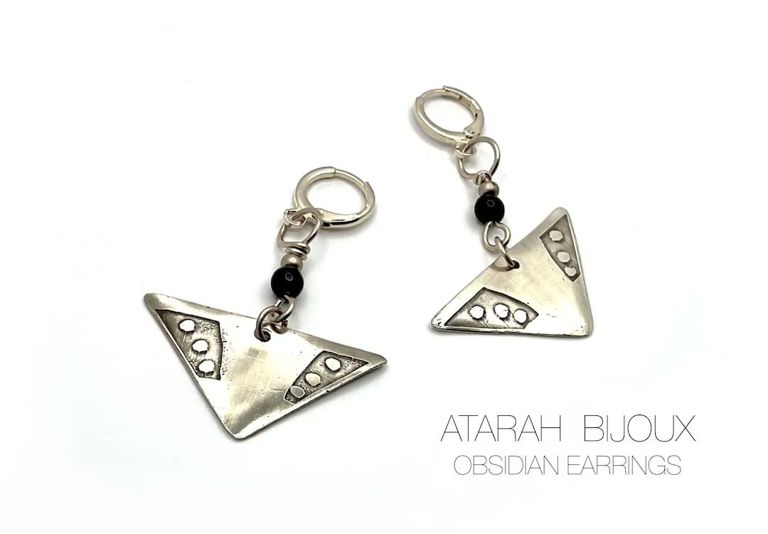 Obsidian Abstract Design Earrings Triangular Design Earrings
#BrassEarrings #EthnicJewelry #BohemianJewelry #Earrings #AtarahBijoux #JewelryTrends #Earrings #UKSmallBusiness
buff.ly/3Hng9LB