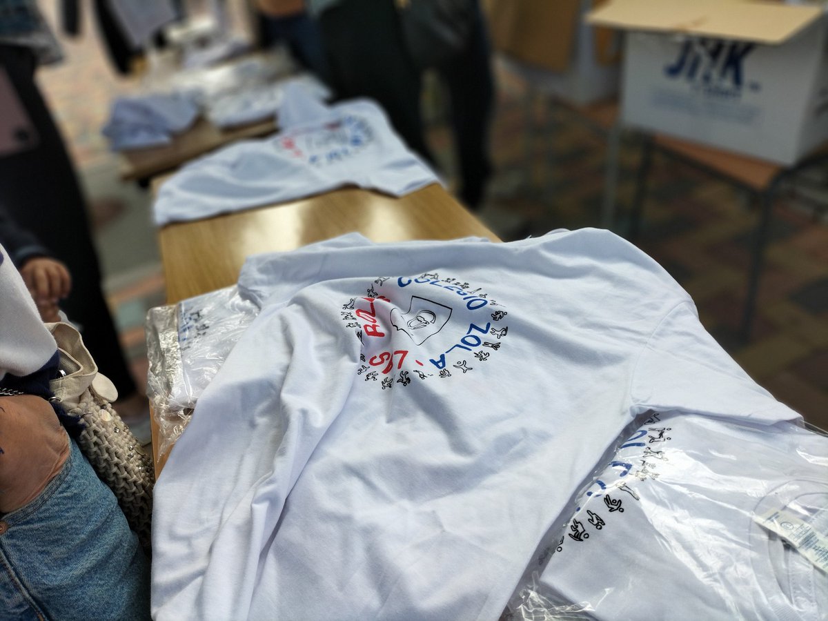 ColegiosZola's tweet photo. Venta de camisetas solidarias con ayuda del AMPA ❤️a  favor de la campaña #necesitamostuleche de @GranRecogidaMad. ¡Gracias a todas las familias que están colaborando 💪! #zolaresponsable #colegiozolalasrozas #solidaridas https://t.co/4DpOJktXRh