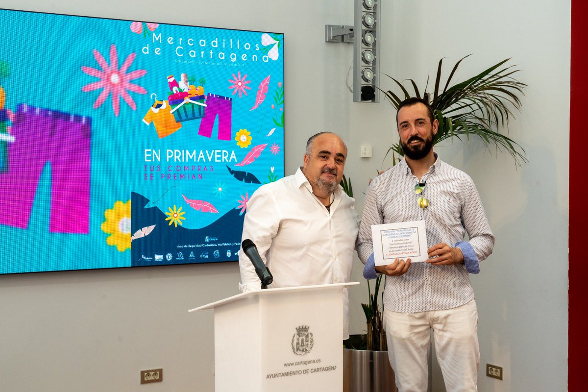 🛍️ Entregamos los premios del concurso ‘En primavera tus compras de premian’, en la que han participado cerca de 40.000 personas.

Con esta iniciativa buscábamos fomentar las compras en nuestros mercadillos y ha sido todo un éxito‼️

🔗 cartagena.es/detalle_notici…