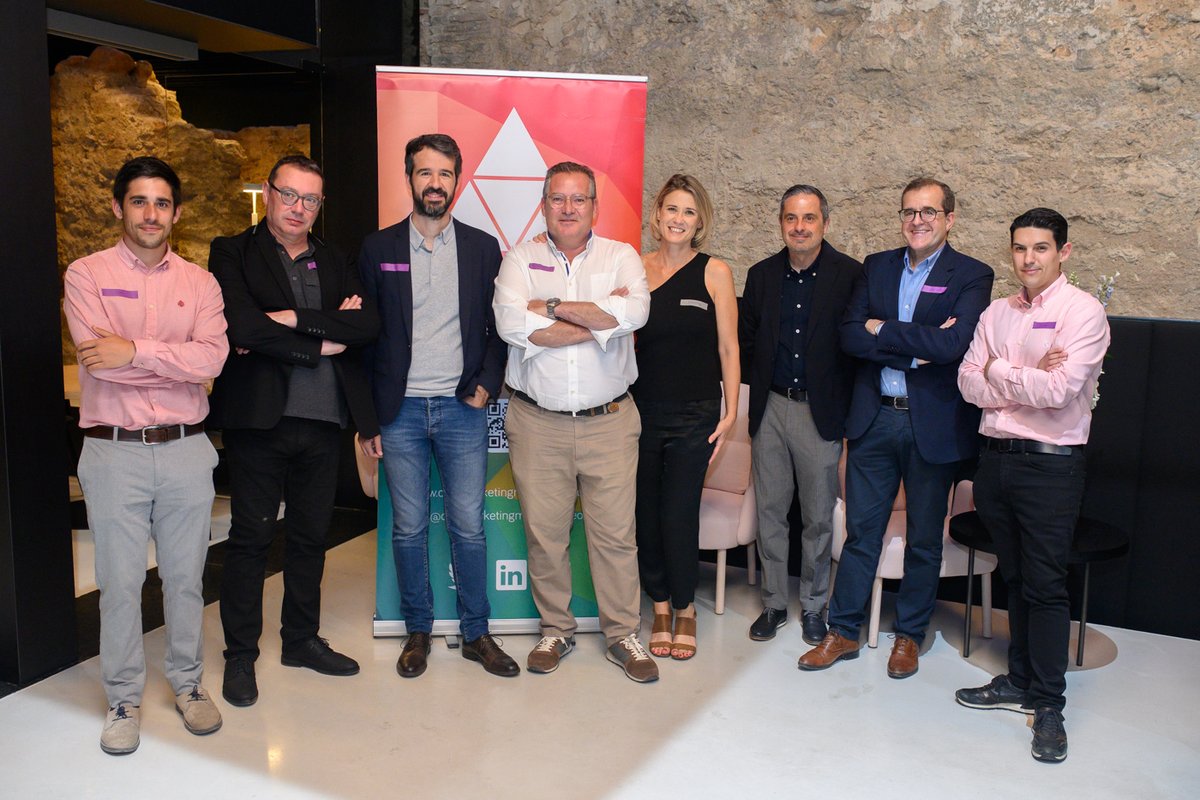 clubmktmed's tweet photo. Y anoche pudieron celebrarlo en el cóctel que tuvo lugar en su honor. Al evento acudió nuestro patrocinador principal, el Huerto de Santa María; el patrocinador @apunt_media y los impulsores: @caixapopular, @Consum, @Distpublic, @pinchaaqui y #zenithbr. https://t.co/tmaLWkdu3N