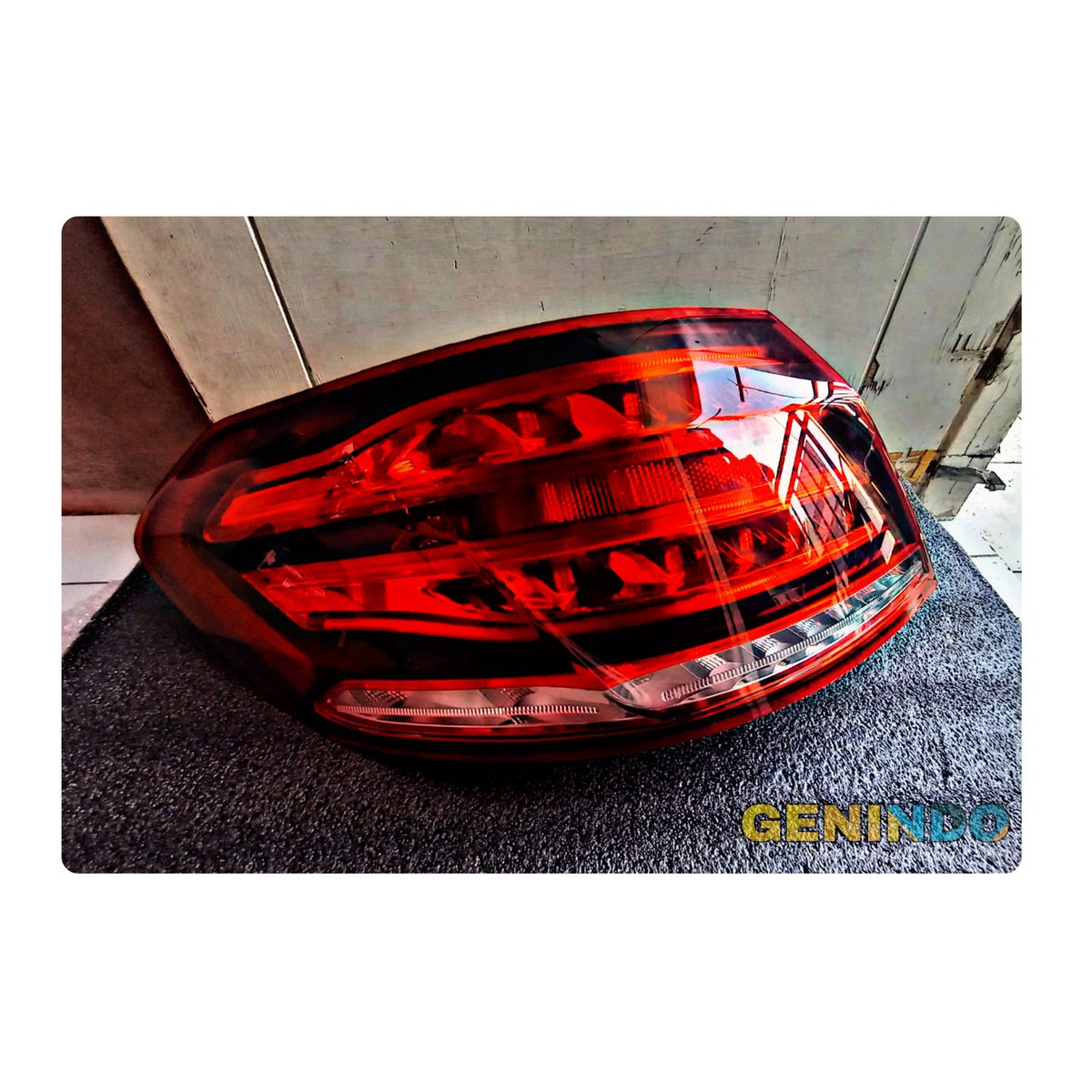 Genmobilindo's tweet photo. Stoplamp Mercedes Benz W212, E400, E300 Facelift 2014, 2015, Original
IDR : 2,600,000
#MercedesBenz #MercedesAMG 
#Jualbelimobil
#MercedesE400
#Mercedes #Mobilbekas
#HeadlampMobil
#Shoope
#Tokopedia
#Tweeter https://t.co/69fAXrX595