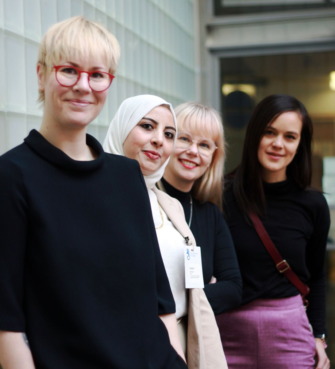 MoniheliRy's tweet photo. @EHYTry Hadiya-hanke ja @mielenterveys MIELI Without Borders tapasivat@HSarkkinen huhtikuussa 2023. Tapaaminen oli palkinto #integration2022 tapahtuman hissipuhekilpailun voitosta.
Lue lisää kilpailun voittajista ja tapaamisesta tästä: https://t.co/5R7OkFDhrf https://t.co/qi6Wnl2vi7
