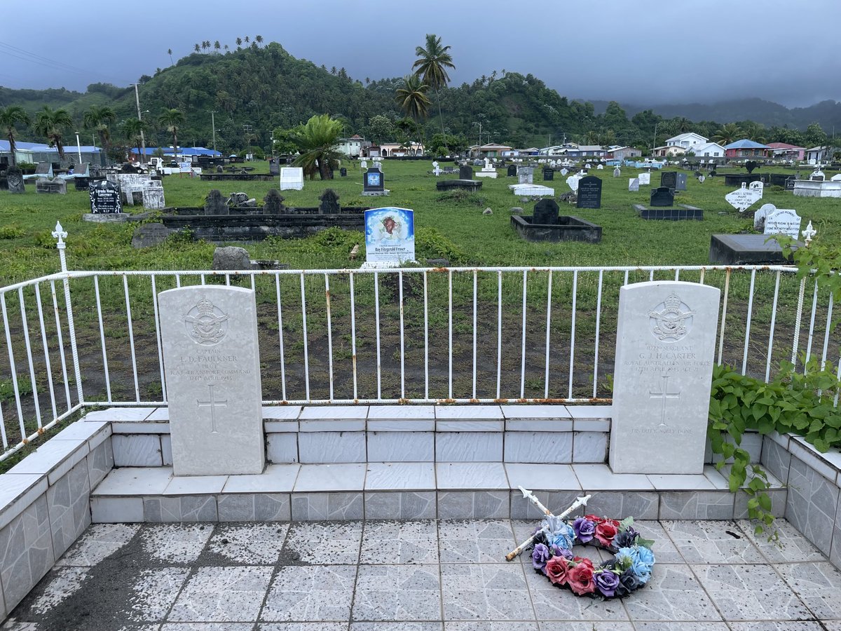 Visited a pair of #Commonwealth⁩ war graves in Georgetown, SaintVincent cemetery - an Australian #RAAF sergeant and a British #RAF captain. Fallen together. ⁦#LestWeForget ⁦@CWGC⁩ ⁦@RoyalAirForce⁩ #yourADF