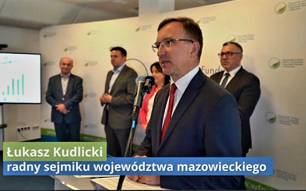 lukakudlicki's tweet photo. Ponad 2 mln zl z @WfosigwW dla samorządów z powiatów: #grodziski, #nowodworski, #otwocki, #pruszkowski i #warszawski_zachodni na modernizację oświetlenia, wymianę źródeł ciepła, edukację ekologiczną i usuwanie azbestu. Dziękuję za zaproszenie, gratulowałem pozyskania środków. https://t.co/wkY8VTqsS0