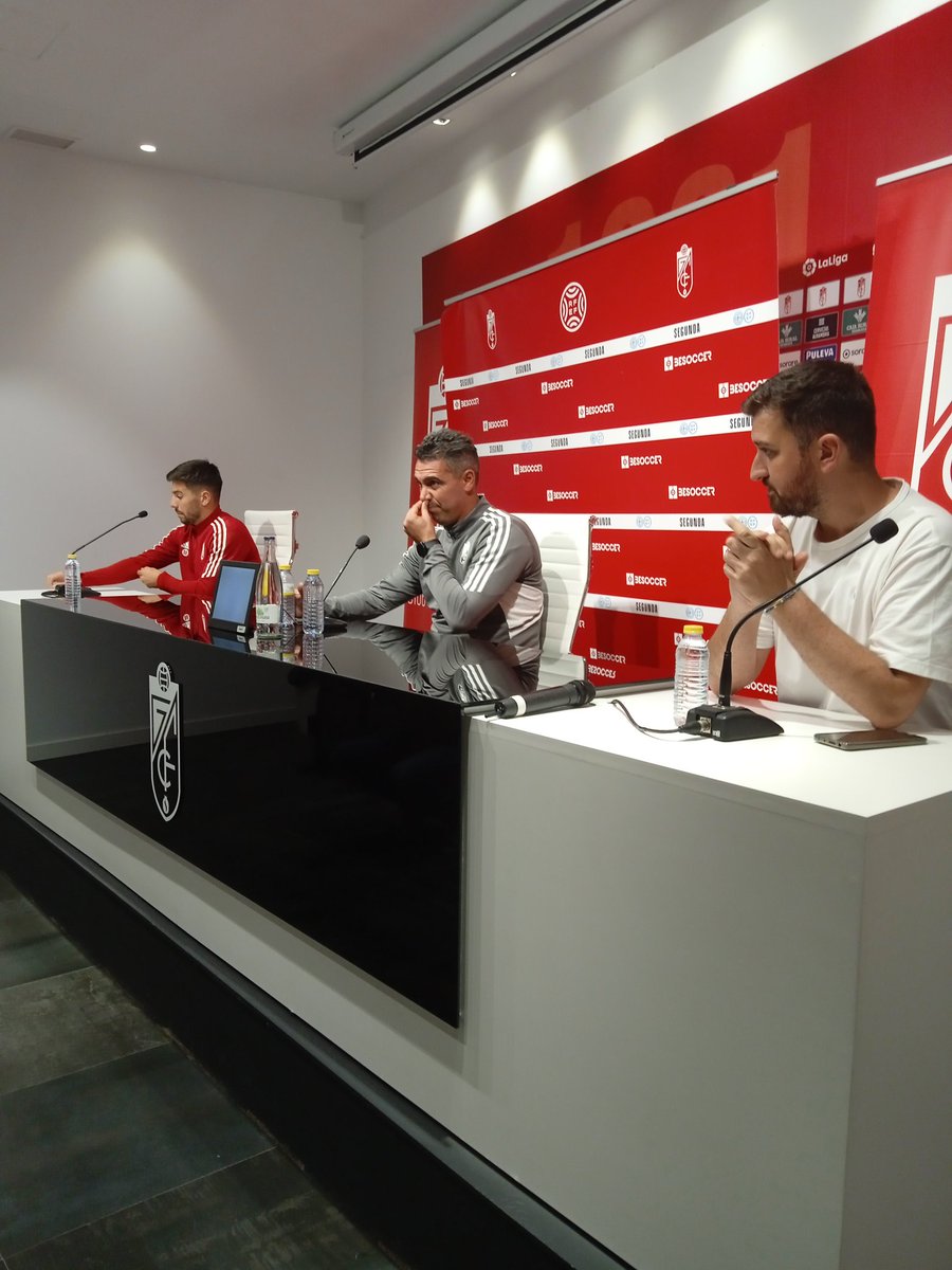 "Venir al Nuevo Los Cármenes a jugar es un premio, los jugadores en el entrenamiento hoy salían con los ojos iluminados"