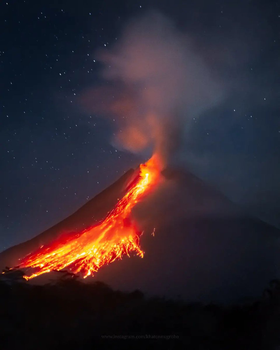 Merapi 1 Juni 2023 🌋 

Dini hari 
📸: Khatonnugroho