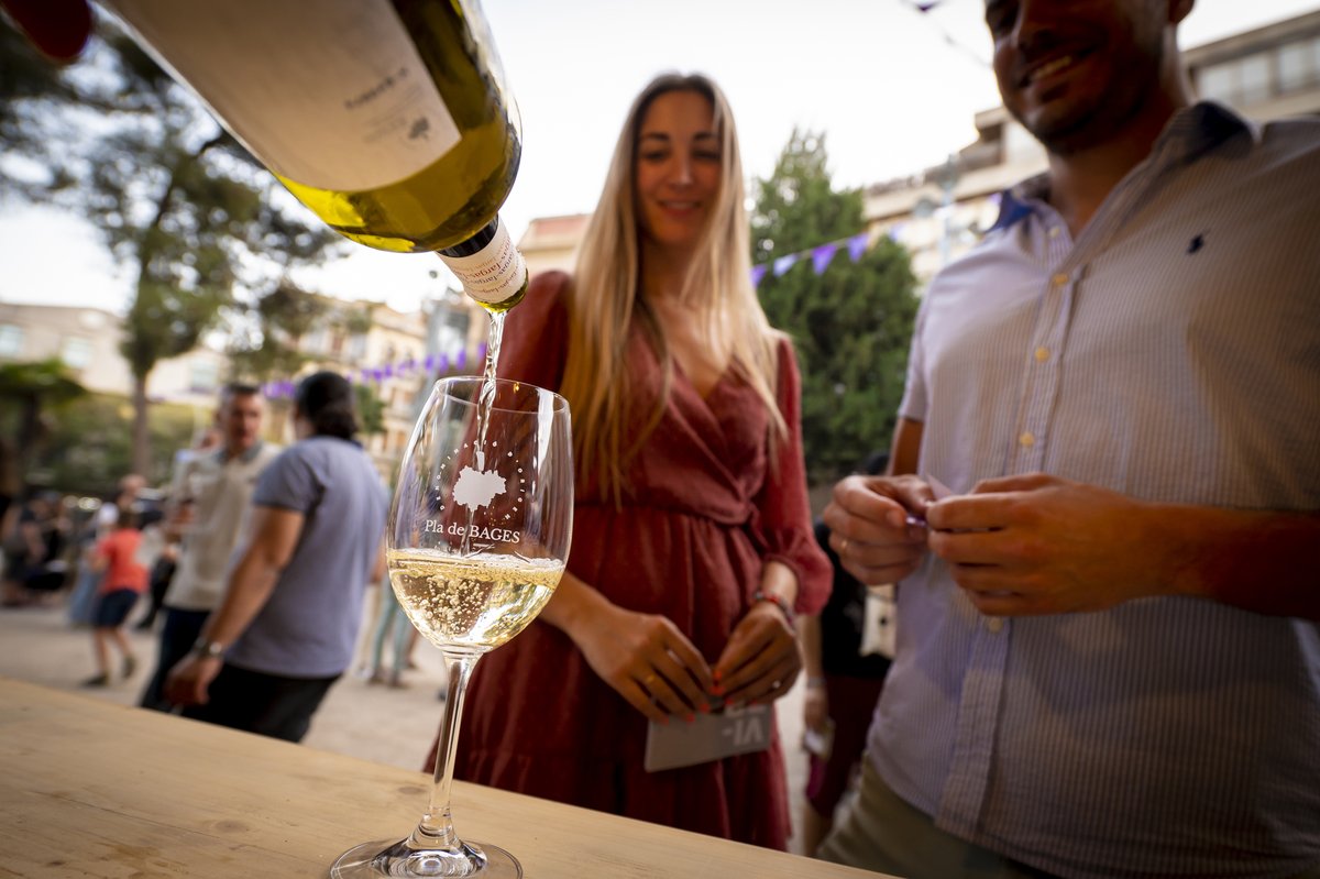 🍷Dissabte i diumenge, a partir de les 6 de la tarda, no us perdeu l'Espai <a href="/firaviba/">Fira ViBa</a> al pati del Casino de Manresa. Un lloc per tastar els vins del Bages i acompanyar-los amb productes de proximitat, música, activitats per als més menuts i un ambient immillorable!