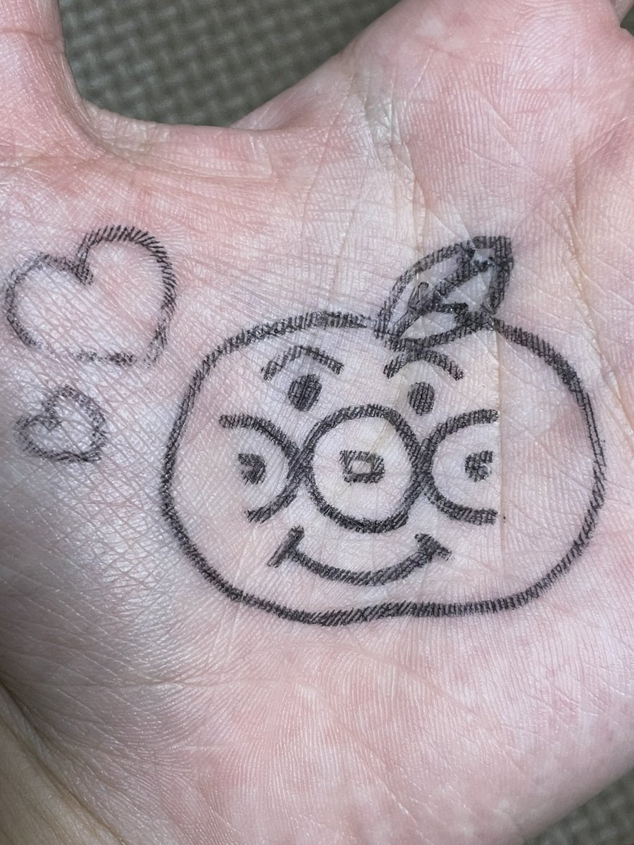 wonsun29's tweet photo. 今家ついたけどほんとに余韻がやばい
スングァンちゃん会う前に緊張と楽しみで泣いたし、終わったあとも信じられないくらい泣いた
今1番会いたかったスングァンに会えたことが幸せでしたありがとう
直前に書いたこの手で最初ふりふりしました👋🏻 https://t.co/dDZaN7TzJx